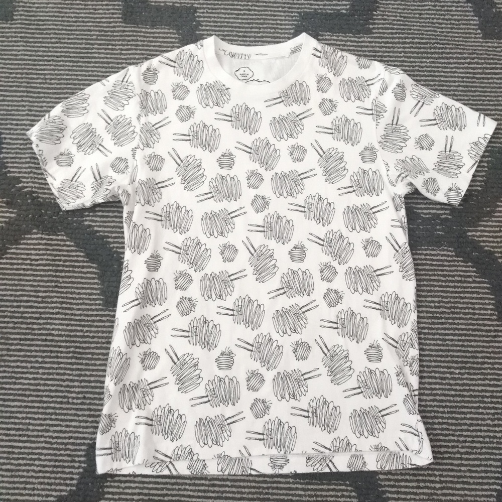 Kaws x peanuts t-shirt small